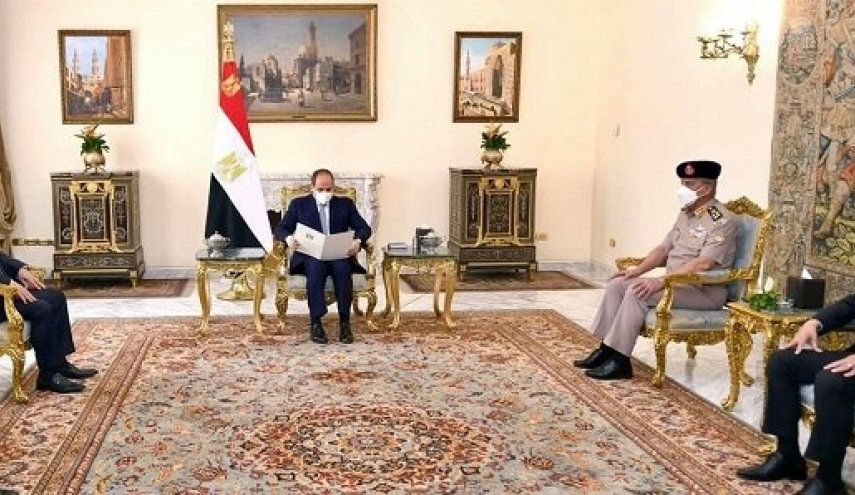 وزير الدفاع العراقي يسلم السيسي رسالة خطية من الكاظمي