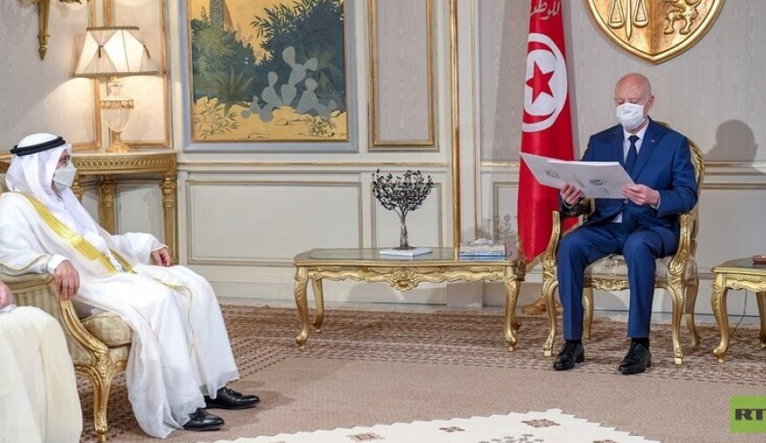 قرقاش في تونس لإعلان دعم الامارات لقرارات الرئيس سعيّد