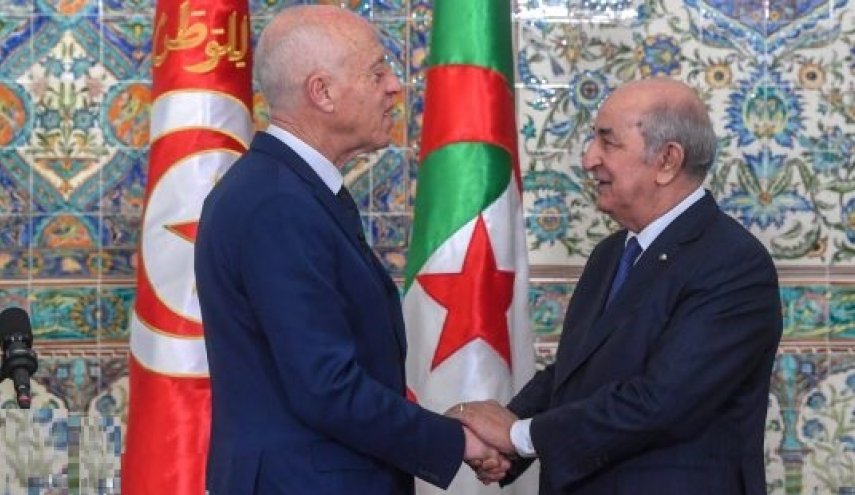 الجزائر تعلق على تأويلات الإعلام الأجنبية بشأن موقفها تجاه قرارات الرئيس التونسي

