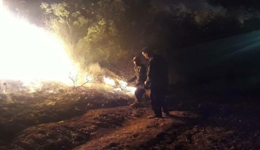 إخماد حريق على الحدود اللبنانية السورية بريف تلكلخ