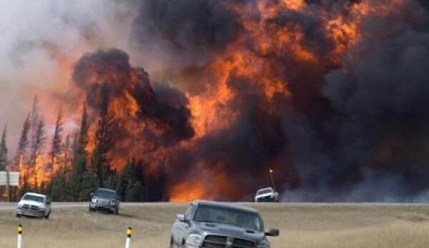 إخلاء أكثر من 5 آلاف منزل بسبب حرائق الغابات في كندا
