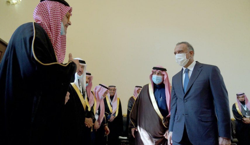الكاظمي يدعو الملك سلمان إلى حضور قمة دول جوار العراق
