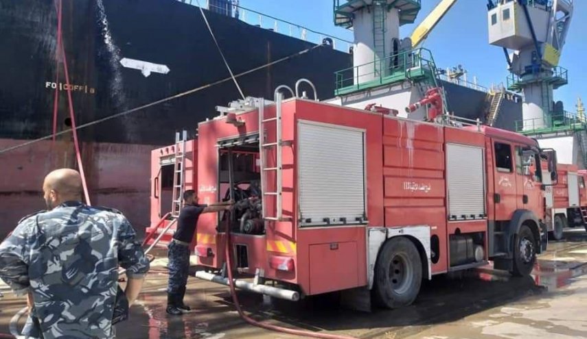آتش سوزی در یک کشتی تجاری در لاذقیه سوریه