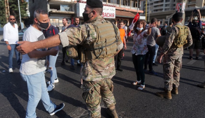 الجيش اللبناني يبدأ بمداهمة المحطات