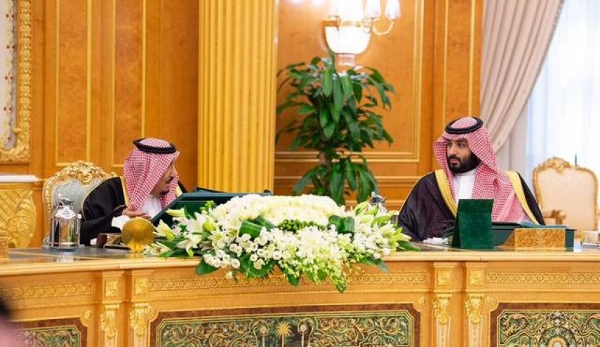 مجلس وزراء السعودية يحظر السفر على المواطنين بذرائع مختلفة