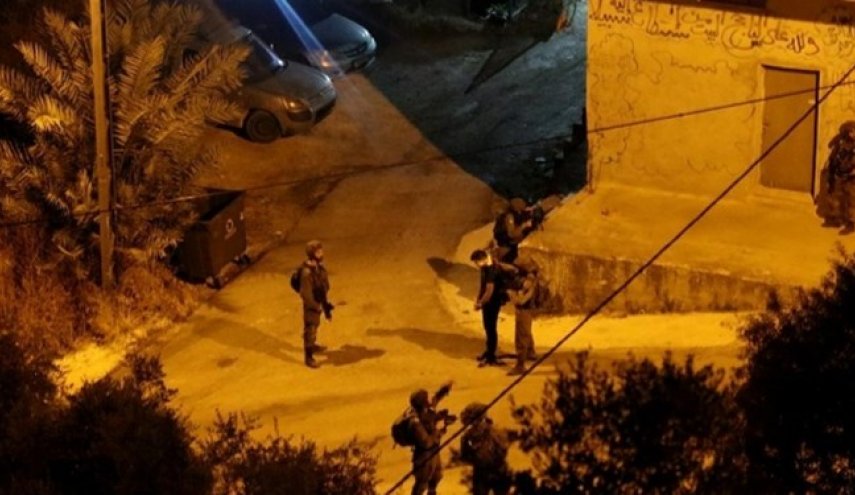 یورش نظامیان صهیونیست به منازل فلسطینیان در کرانه باختری و قدس
