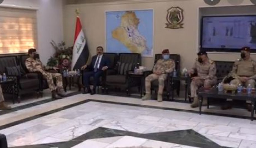 وزير الدفاع العراقي يعقد اجتماعاً مهماً مع قيادات القوات البرية ويصدر جملة توجيهات