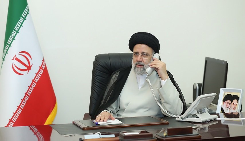 الرئيس الإيراني یتلقى اتصالا هاتفيا من نظيره الصيني 