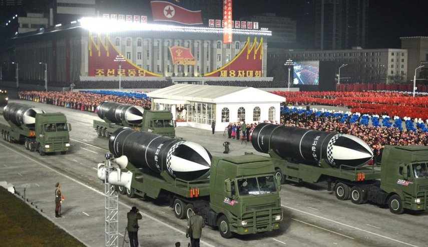 كوريا الشمالية تخطط لإطلاق صواريخ 