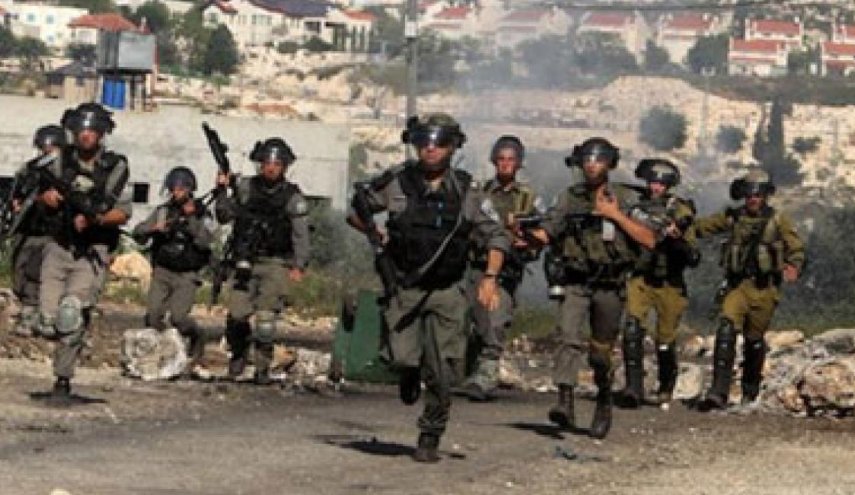 جدعون ليفي: قتل الفلسطينيين بالضفة يقابل بصمت إسرائيلي