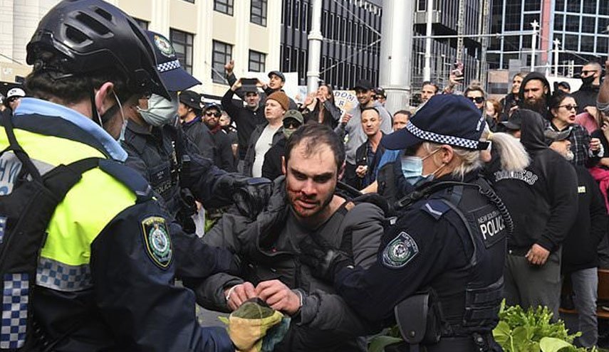 استرالیا معترضان قرنطینه را بازداشت کرد