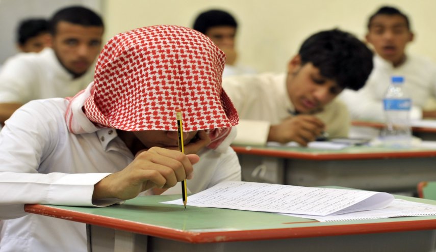 ماذا خلف إعلان السعوديّة تعديلات على المناهج التعليمية؟