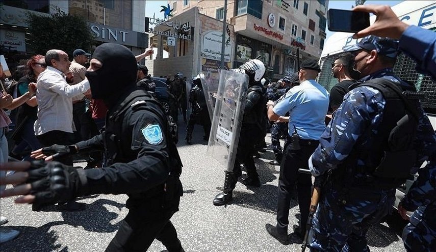 الشرطة الفلسطينية تمنع وقفة تطالب بمحاسبة قتلة بنات