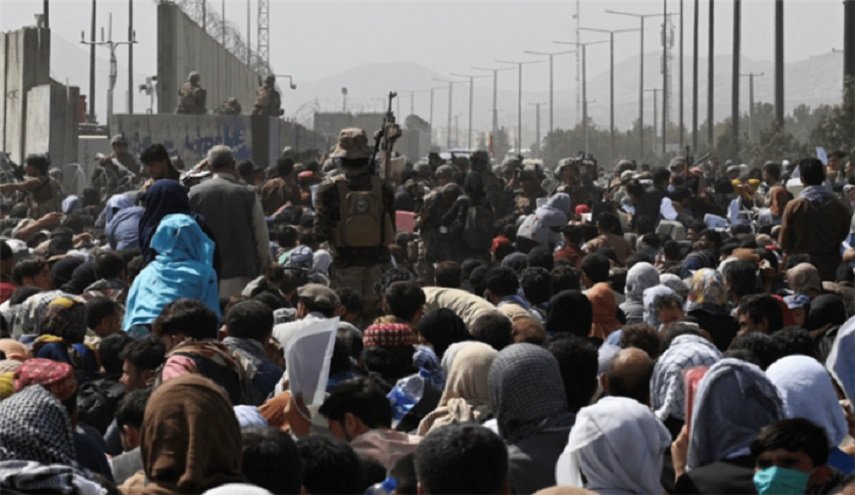 حشود كبيرة وفوضى في مطار كابل.. و3 جثث 'مجهولة'!
