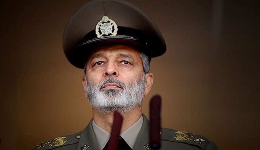 فرمانده کل ارتش: امیر ایرانی باید فردای بهتری برای نیروی دریایی ارتش رقم بزند