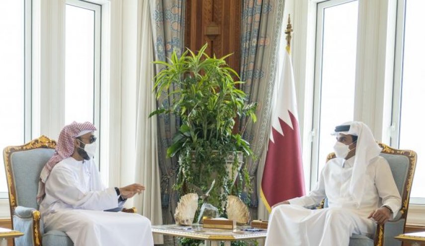 أمير قطر يستقبل وفداً برئاسة مستشار الأمن الوطني بالإمارات