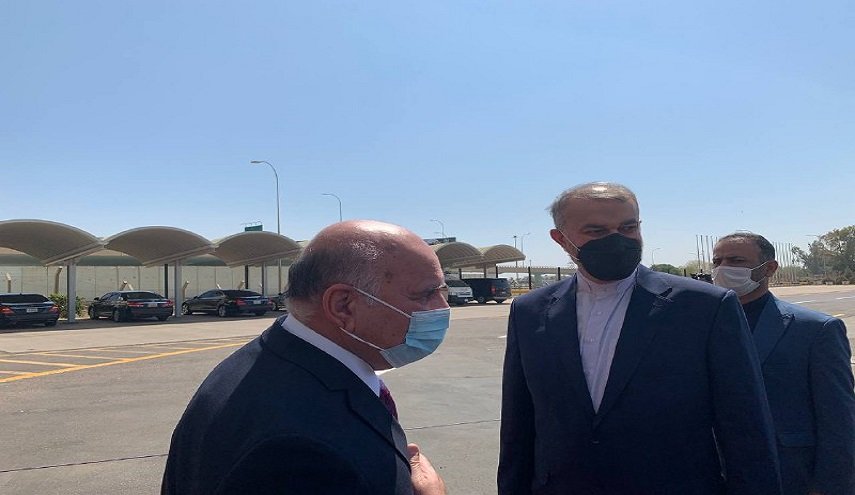 وزير الخارجية الايراني يصل بغداد ويستقبله نظيره العراقي