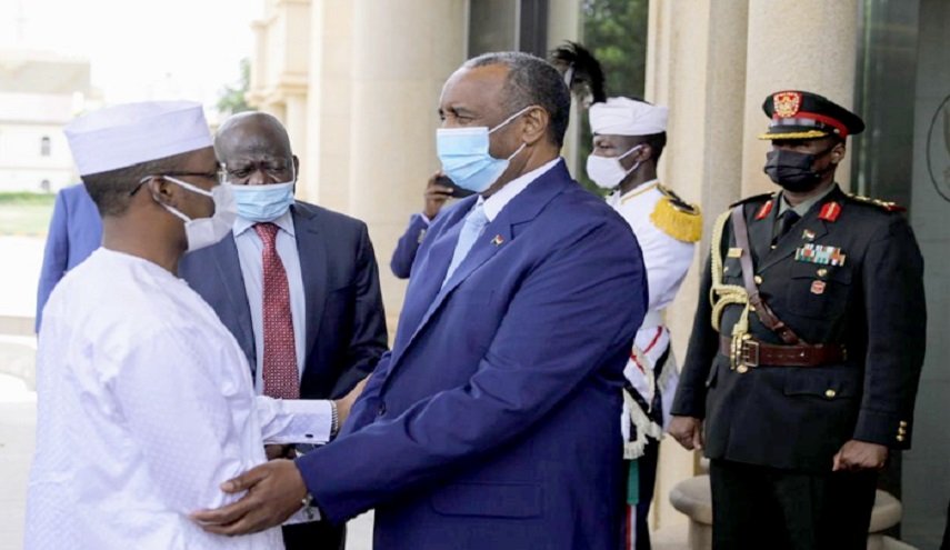 رئيس المجلس العسكري الانتقالي التشادي يصل الخرطوم