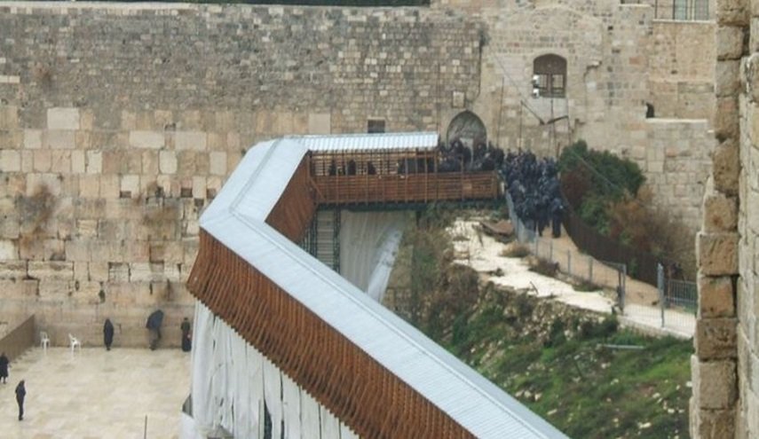 القدس الدولية تحمل الأردن مسؤولية ترميم الاحتلال الجسر الخشبي بالأقصى