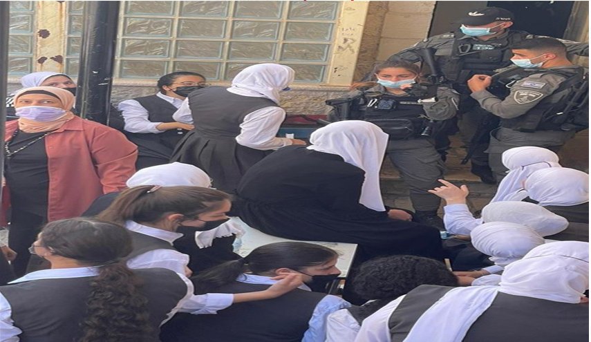 یورش نظامیان صهیونیست به یک مدرسه دخترانه در قدس اشغالی
