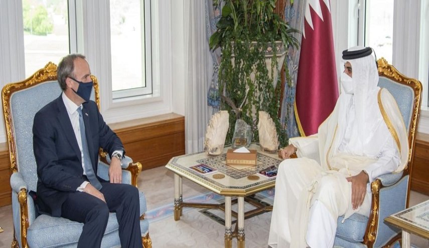 أمير قطر يستقبل وزير الخارجية البريطاني لبحث الملف الأفغاني