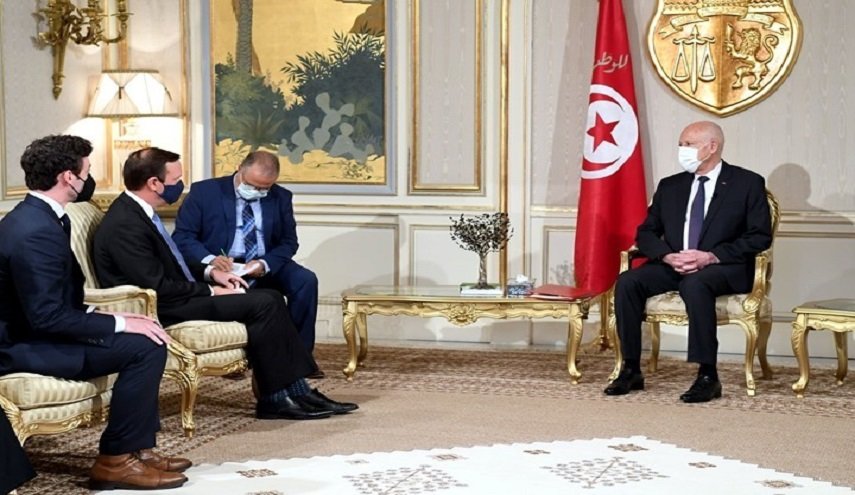 وفد أمريكي يدعو رئيس تونسي العودة للمسار الديمقراطي