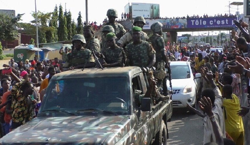 منفذو انقلاب غينيا يعتقلون قائد أركان الجيوش ومدير الشرطة