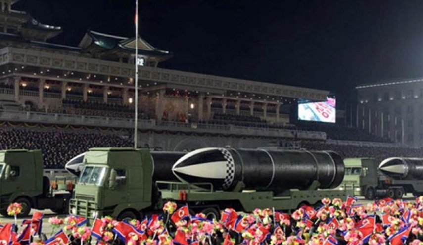 یونهاپ: کره شمالی،‌ شبانه رژه نظامی بزرگی اجرا کرد
