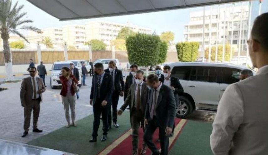 وزير خارجية ألمانيا يصل ليبيا لإعادة فتح سفارة بلاده