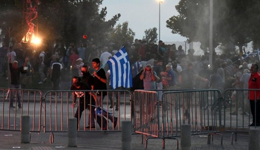 درگیری پلیس یونان با معترضان به واکسیناسیون اجباری کرونا