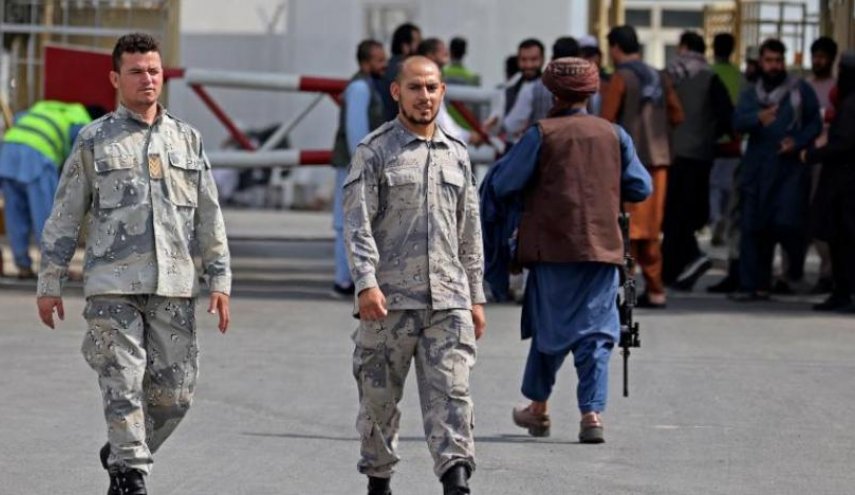 الشرطة الأفغانية تعود للانتشار عند نقاط التفتيش في مطار كابول
