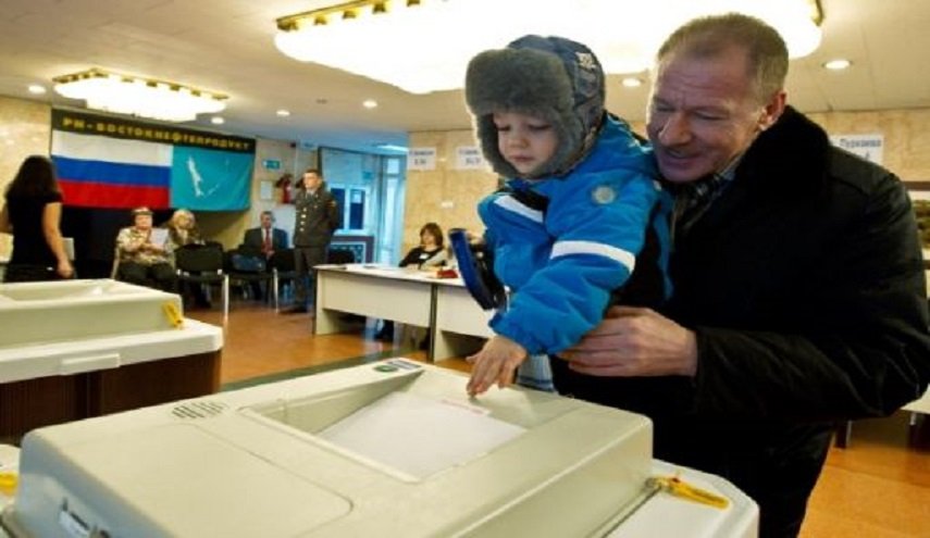الناخبون الروس يستعدون للادلاء باصواتهم في الانتخابات التشريعية 