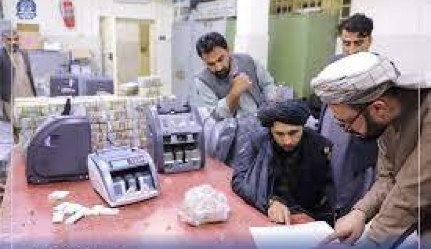 طالبان ۱۲.۴ میلیون دلار از دارایی مقام‌های سابق افغانستان را توقیف کرد

