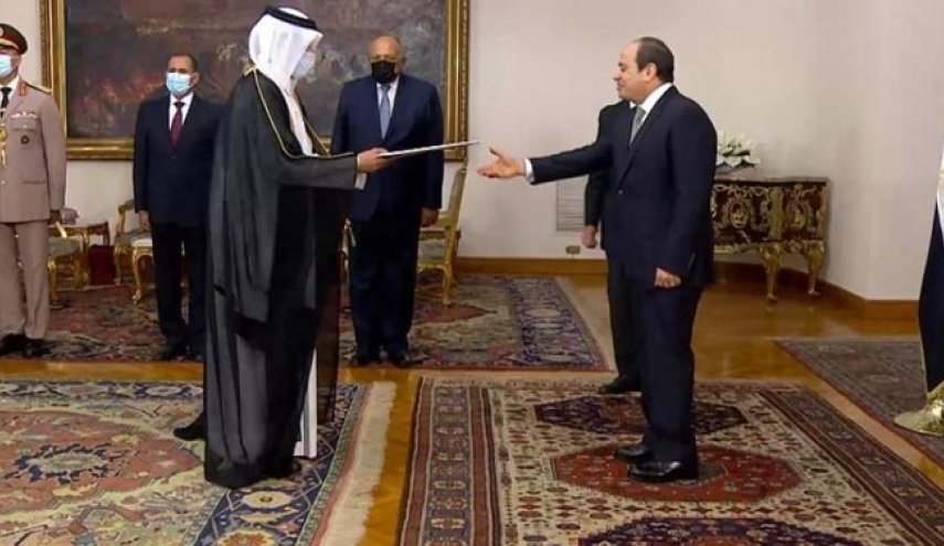 بعد چهار سال قطع روابط؛ سفیر قطر استوارنامه خود را تقدیم رئیس جمهور مصر کرد
