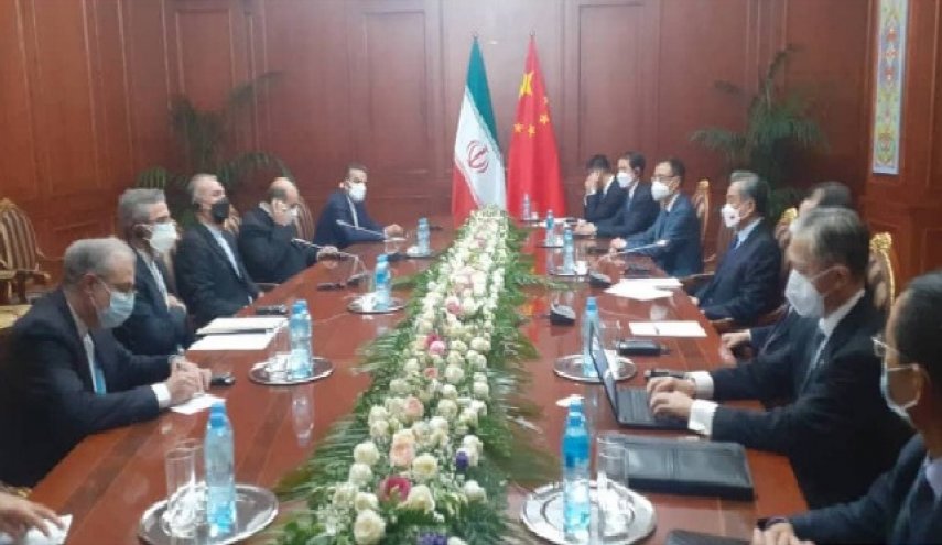 وزيرا الخارجية الايراني ونظيره الصيني يلتقيان في دوشنبة