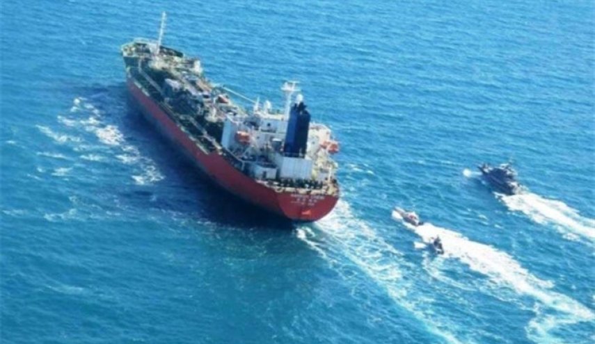عزیمت سومین نفت کش حامل سوخت ایران به مقصد لبنان