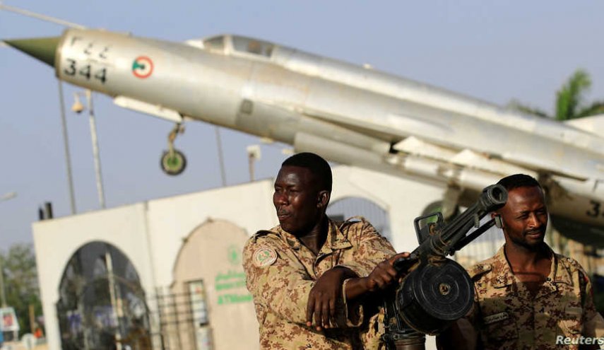 الحكومة السودانية تتهم أنصار البشير بتدبير 