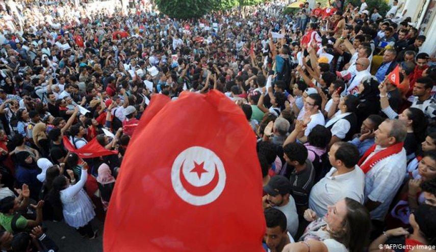 أربعة أحزاب تونسية ترفض تمديد العمل بالإجراءات الاستثنائية