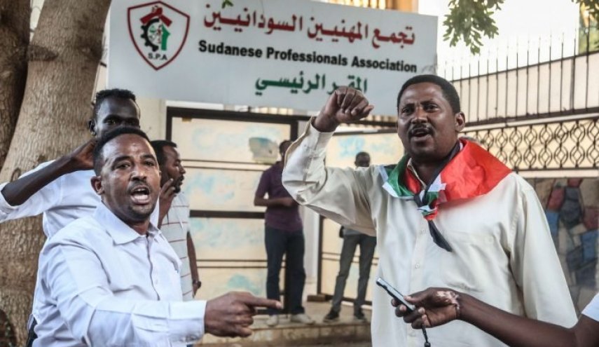 السودان..قوى التغيير وتجمع المهنيين يحذرون 'العسكر'
