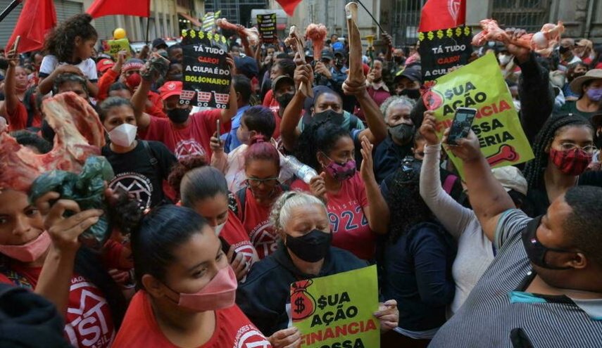 متظاهرون يحتلون مقر بورصة ساو باولو 

