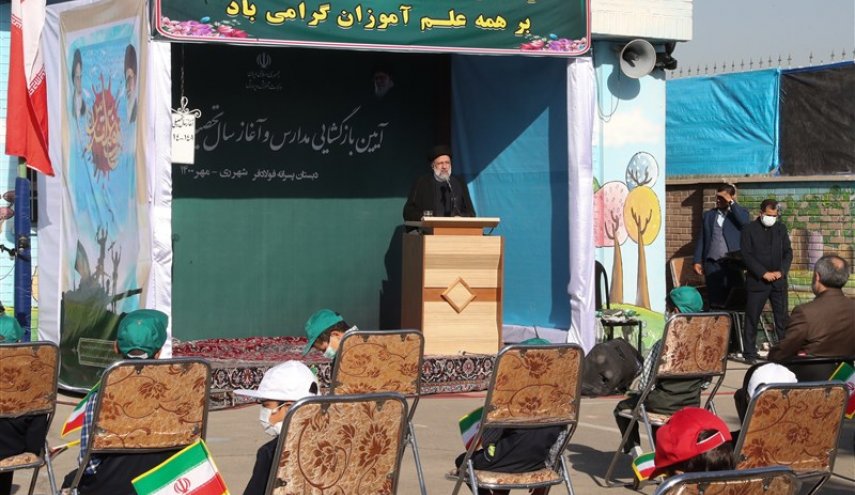 الرئيس الإيراني يرعى مراسم بداية العام الدراسي الجديد