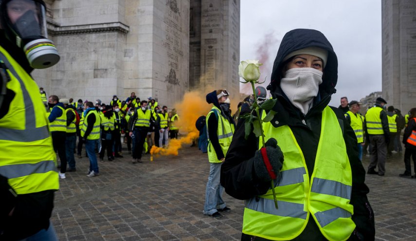 اعتراض صدها جلیقه زرد در اعتراض به بی عدالتی در پاریس