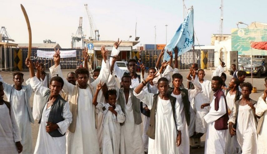 ادامه ممانعت از انتقال نفت توسط معترضان در سودان با بستن دو خط لوله