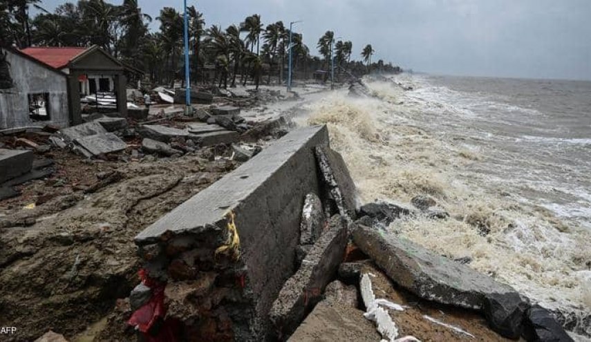 الإعصار 'غولاب' يصل السواحل الهندية