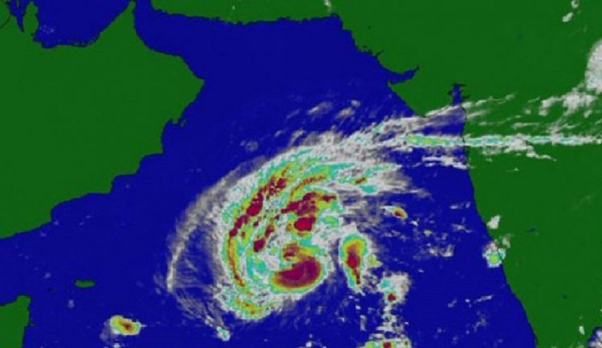 عاصفة مدارية في بحر العرب تنذر عددا من الدول الخليجية بالمخاطر! 