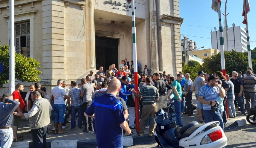عمال بلدية طرابلس يعلنون البدء باضراب مفتوح بسبب تردي وضع المعيشية