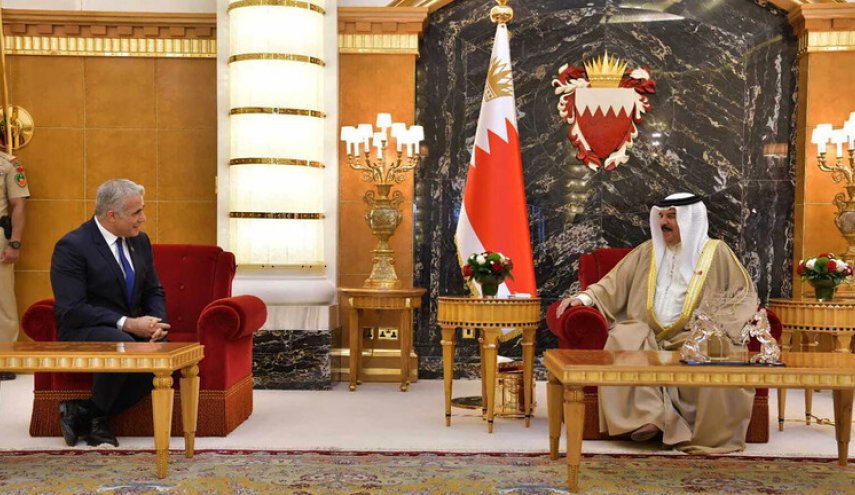 ملك البحرين يلتقي بوزير خارجية الاحتلال الاسرائيلي