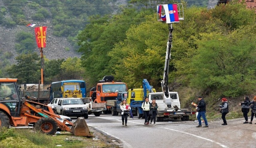 كوسوفو وصربيا تتوصلان إلى اتفاق لتهدئة التوترات الحدودية
