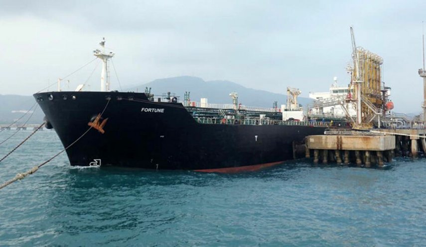 الناقلة الثالثة التي تحمل الوقود الإيراني إلى لبنان دخلت خليج السويس 