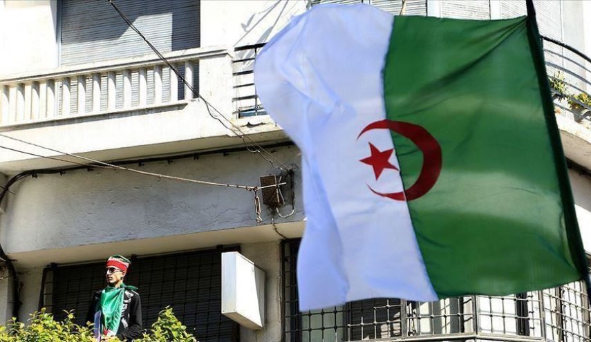 الرئاسة الجزائرية ترد على تصريحات ماكرون